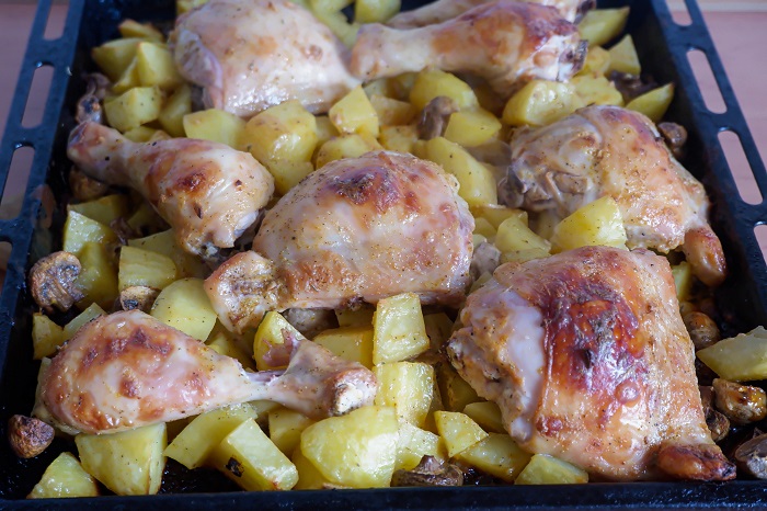 запеченная курица с картофелем и грибами в духовке