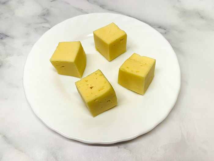 кубики сыра для канапе