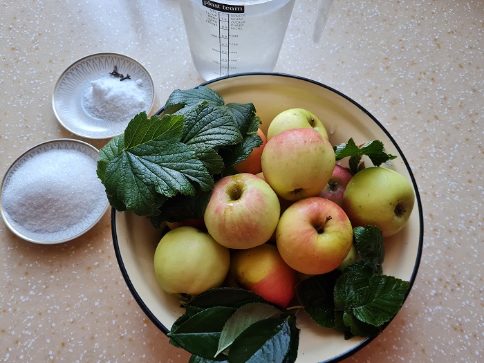 ингредиенты для мочения яблок