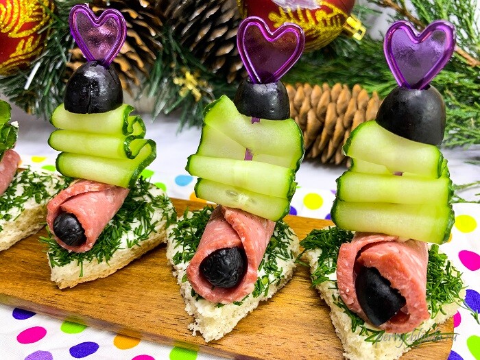 канапе с салями и огурцом