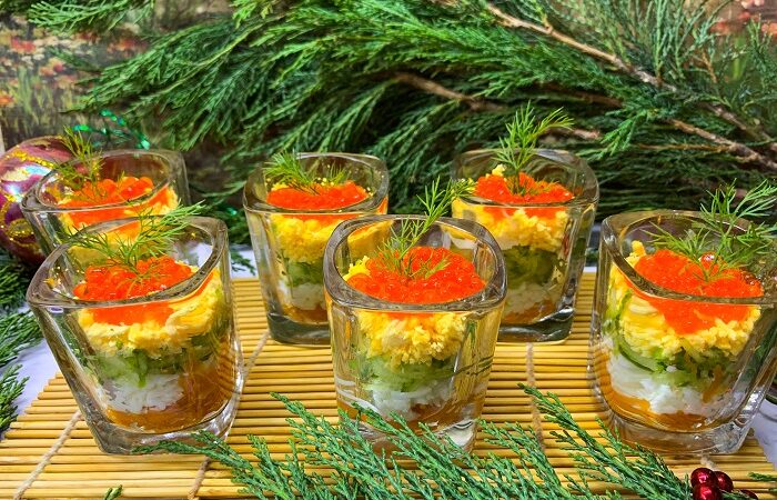 новогодний салат в стаканчиках