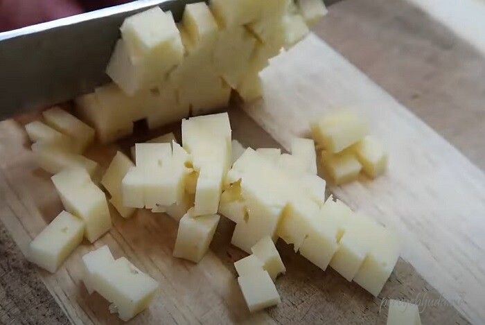 нарезаем сыр