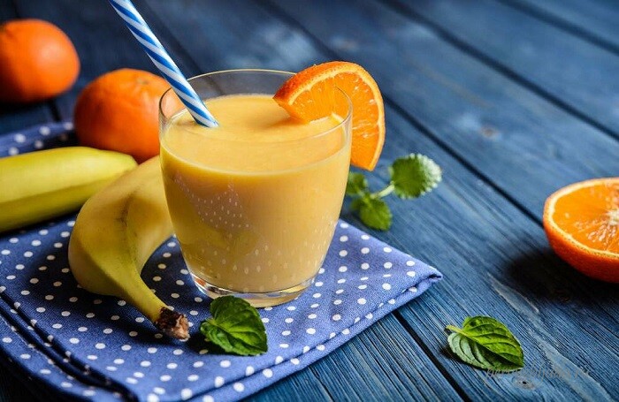 Смузи с бананом и апельсином — простой и полезный напиток