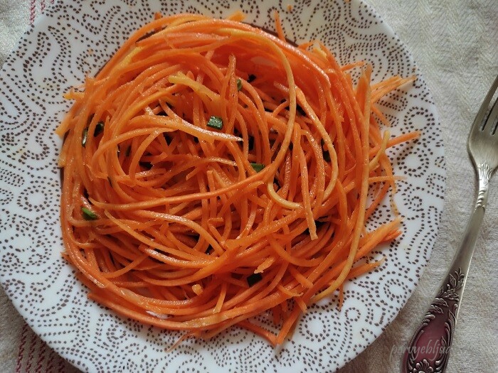 салат из моркови с уксусом и растительным маслом