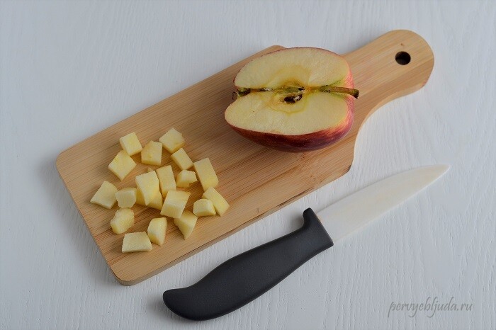 нарезаем яблоко