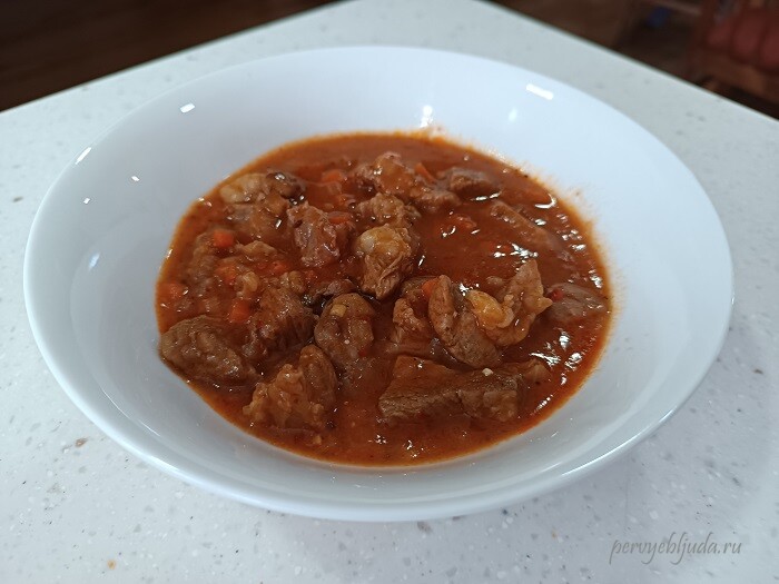 Мясная подлива из говядины с мукой и томатной пастой — классический рецепт
