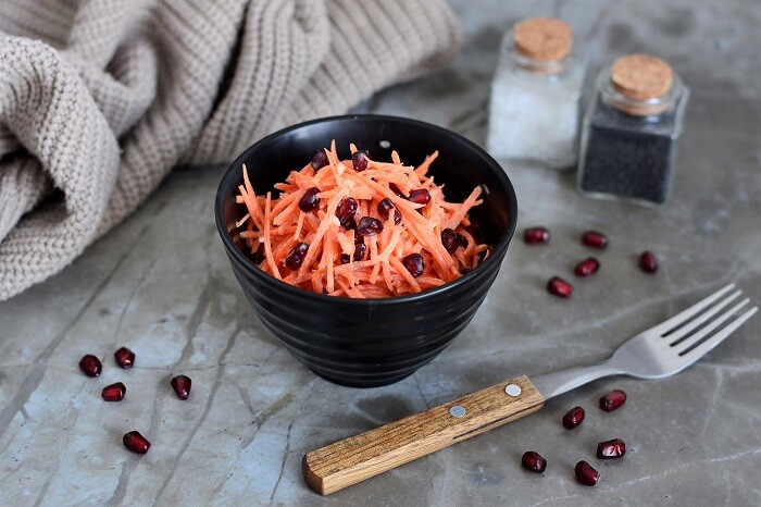 Салат из моркови с гранатом — легкий ужин