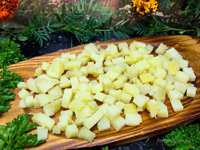 отварной картофель кубиками для винегрета