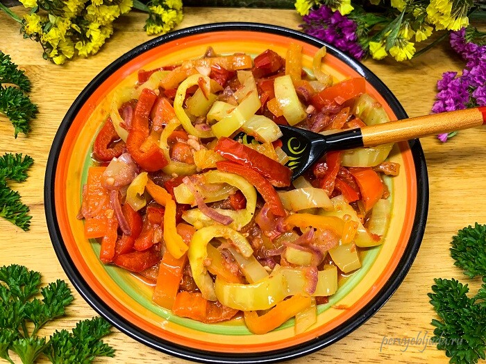 овощное рагу из болгарского перца с чесноком