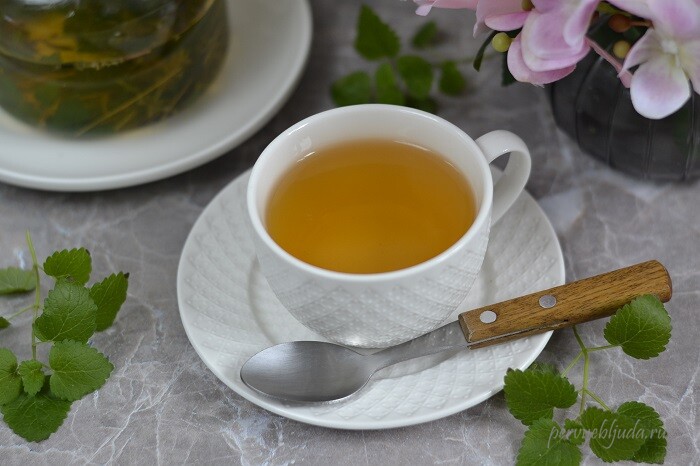 ароматный зеленый чай с мелиссой и чабрецом